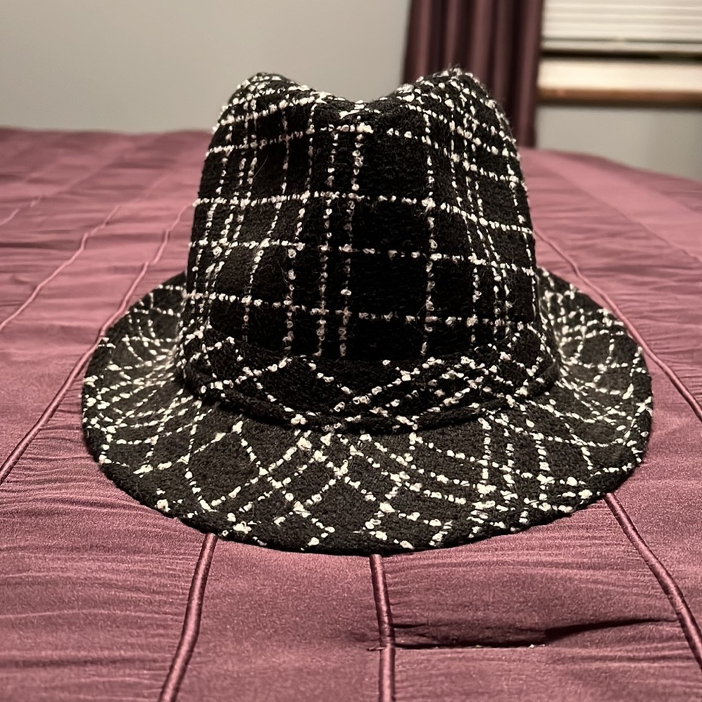 Fedora - Picture 2 of 5